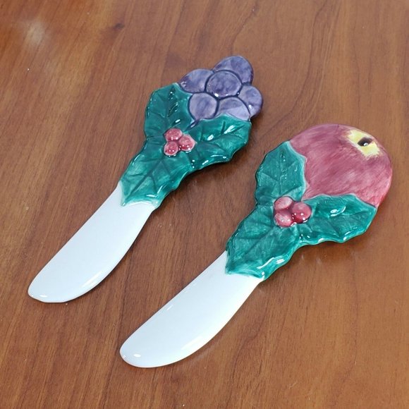 2) Fitz and Floyd Della Robbia Canape Knives 5" sculpted handle holly fruit - Picture 3 of 7